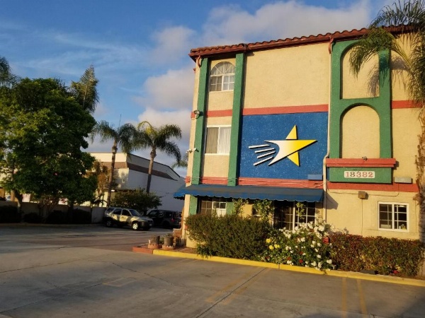 Starlight Inn Huntington Beach image 11